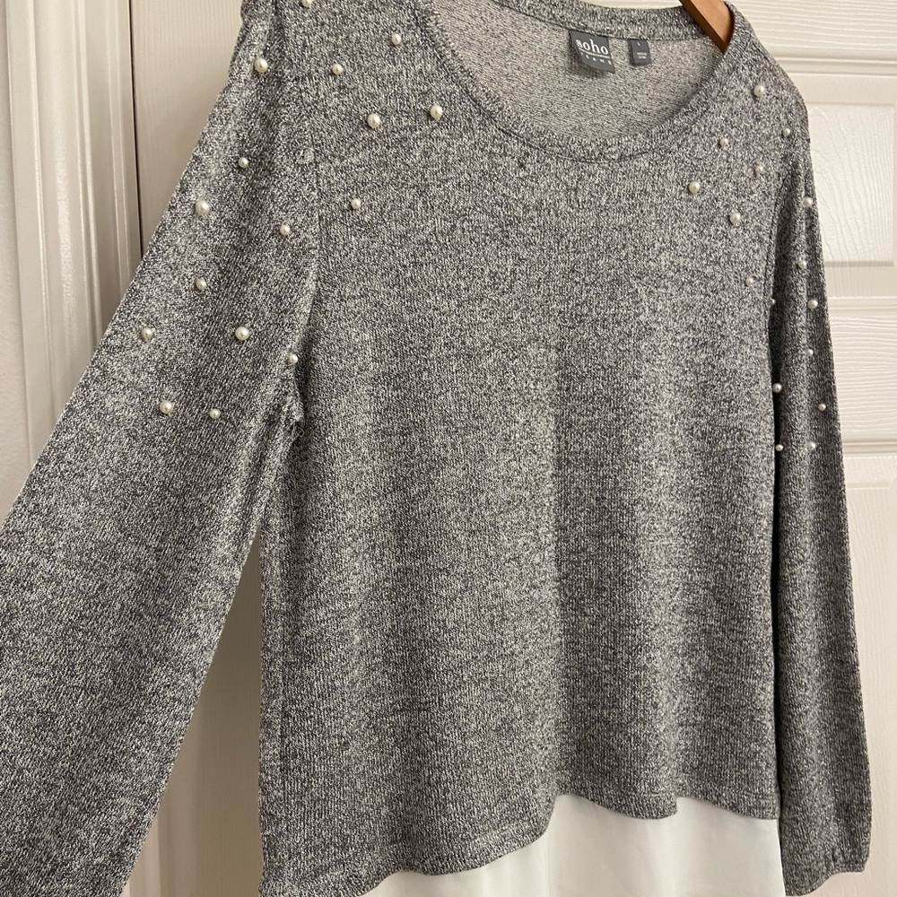 NWOT New York & Co Gray sweater with pearl detail